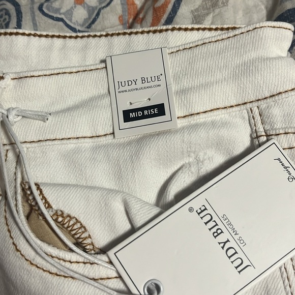 Judy Blue white cut off jean shorts - Picture 3 of 3